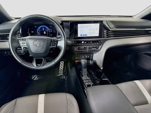 Used 2025 Toyota Camry SE w/ Convenience Package FWD image 17