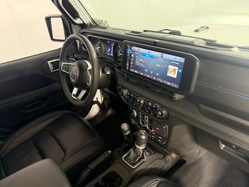 Used 2024 Jeep Wrangler High Altitude AWD/4WD image 38