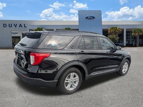 Used 2020 Ford Explorer XLT image 4