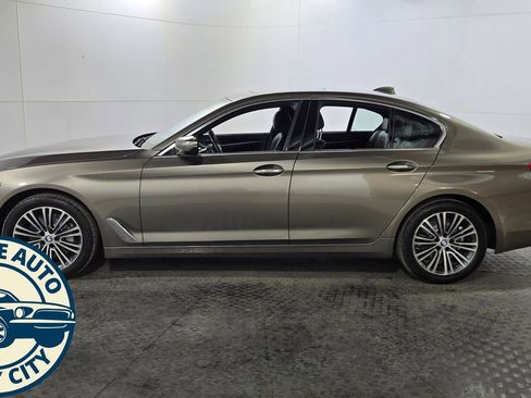 Used 2018 BMW 530i xDrive w/ Premium Package image 4