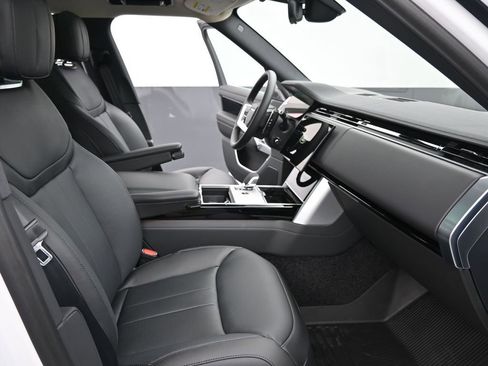 New 2025 Land Rover Range Rover SE AWD/4WD image 11