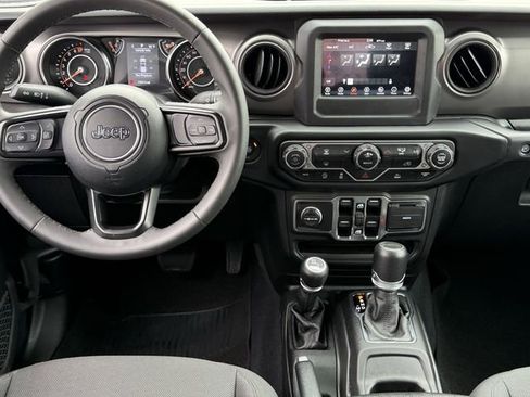 Used 2023 Jeep Gladiator Sport AWD/4WD image 8