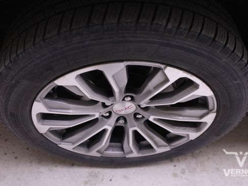 Used 2021 GMC Yukon Denali w/ Denali Premium Package image 7