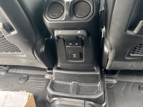 Used 2021 Jeep Wrangler Unlimited Rubicon w/ Dual Top Group AWD/4WD image 33