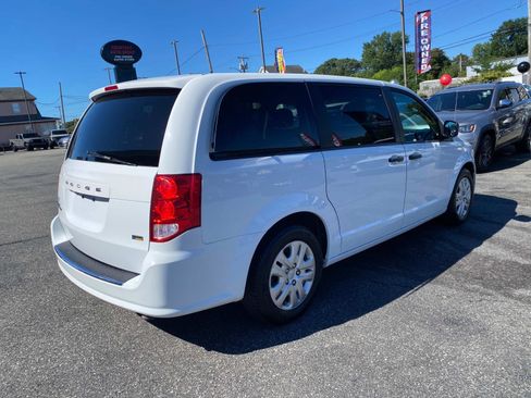 Used 2019 Dodge Grand Caravan SE image 6