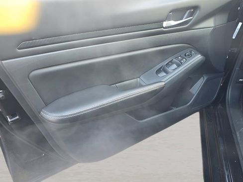 Used 2025 Nissan Altima 2.5 SV FWD image 7