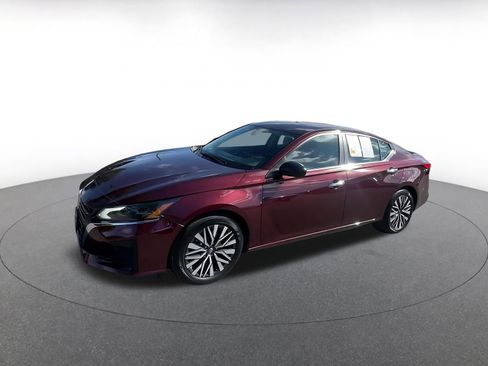 Used 2025 Nissan Altima 2.5 SV FWD image 7