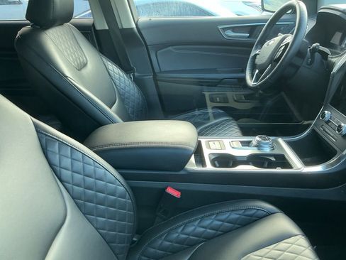 Used 2024 Ford Edge Titanium image 9