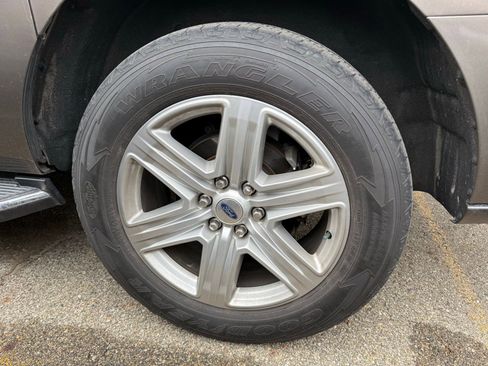 Used 2019 Ford Expedition Max XLT w/ Equipment Group 202A image 7