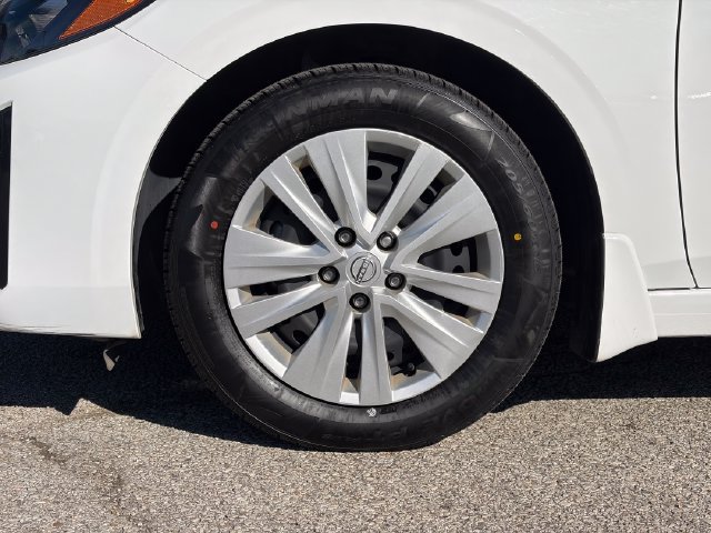 Used 2025 Nissan Sentra S FWD image 9