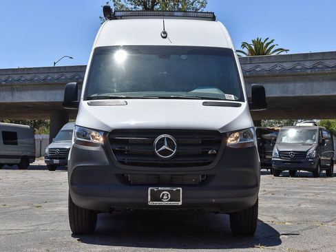 Used 2021 Mercedes-Benz Sprinter 2500 image 2