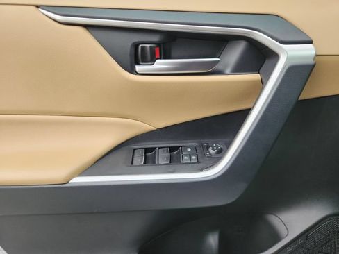 Certified 2025 Toyota RAV4 XLE w/ Convenience Package FWD image 21