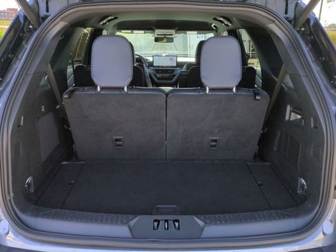 Used 2025 Ford Explorer ST image 13