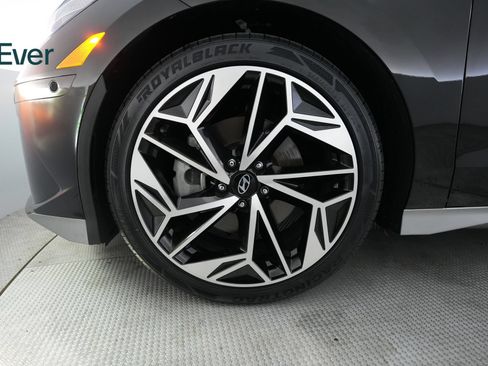 Used 2023 Hyundai Ioniq 6 Limited RWD image 19