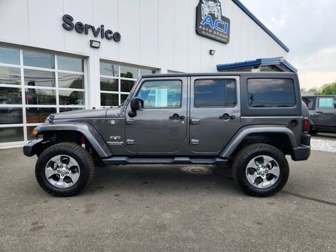 Used 2016 Jeep Wrangler Unlimited Sahara w/ Connectivity Group AWD/4WD image 9