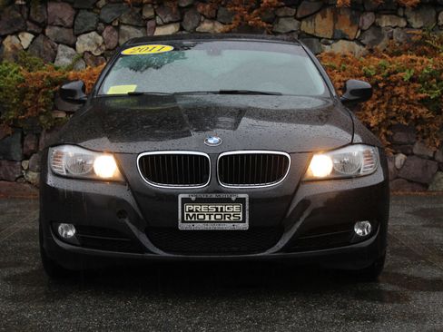 Used 2011 BMW 328i xDrive Sedan AWD/4WD image 3