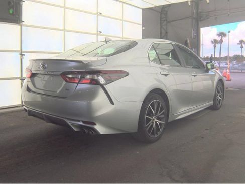 Used 2023 Toyota Camry SE FWD image 4