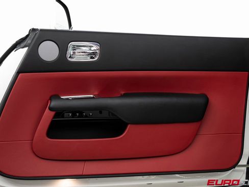 Used 2018 Rolls-Royce Wraith image 18