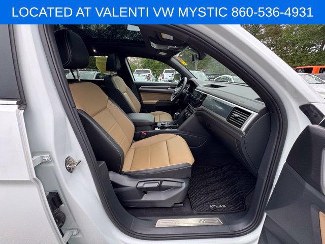 Certified 2023 Volkswagen Atlas Cross Sport SE w/ Panoramic Sunroof Package AWD/4WD image 27