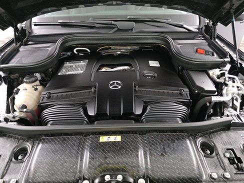 Used 2025 Mercedes-Benz GLS 580 4MATIC image 6