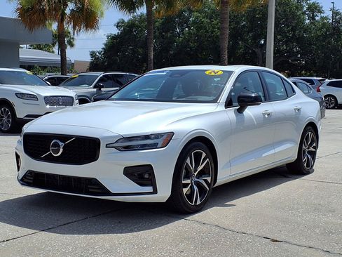 Certified 2024 Volvo S60 B5 Core FWD image 3