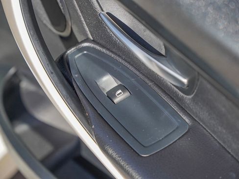 Used 2015 BMW 320i 320i Sedan 4D image 39