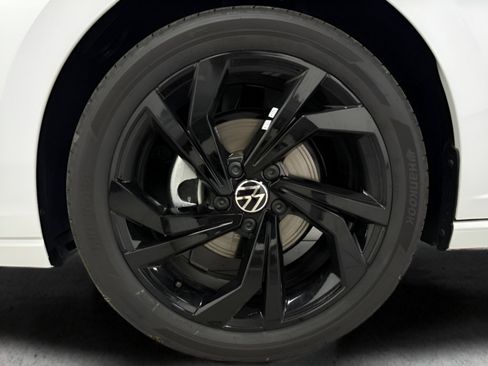 New 2026 Volkswagen Jetta SE FWD image 19