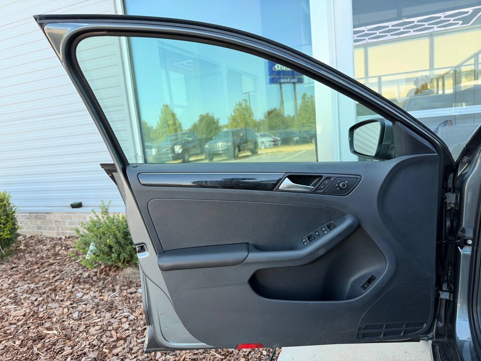 Used 2017 Volkswagen Jetta SEL Premium FWD image 17