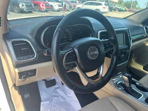 Used 2020 Jeep Grand Cherokee Laredo RWD image 13