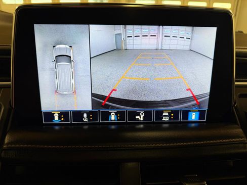 Used 2021 GMC Yukon AT4 w/ AT4 Premium Package image 18