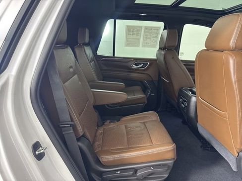 Used 2021 Chevrolet Tahoe High Country w/ Premium Package image 16