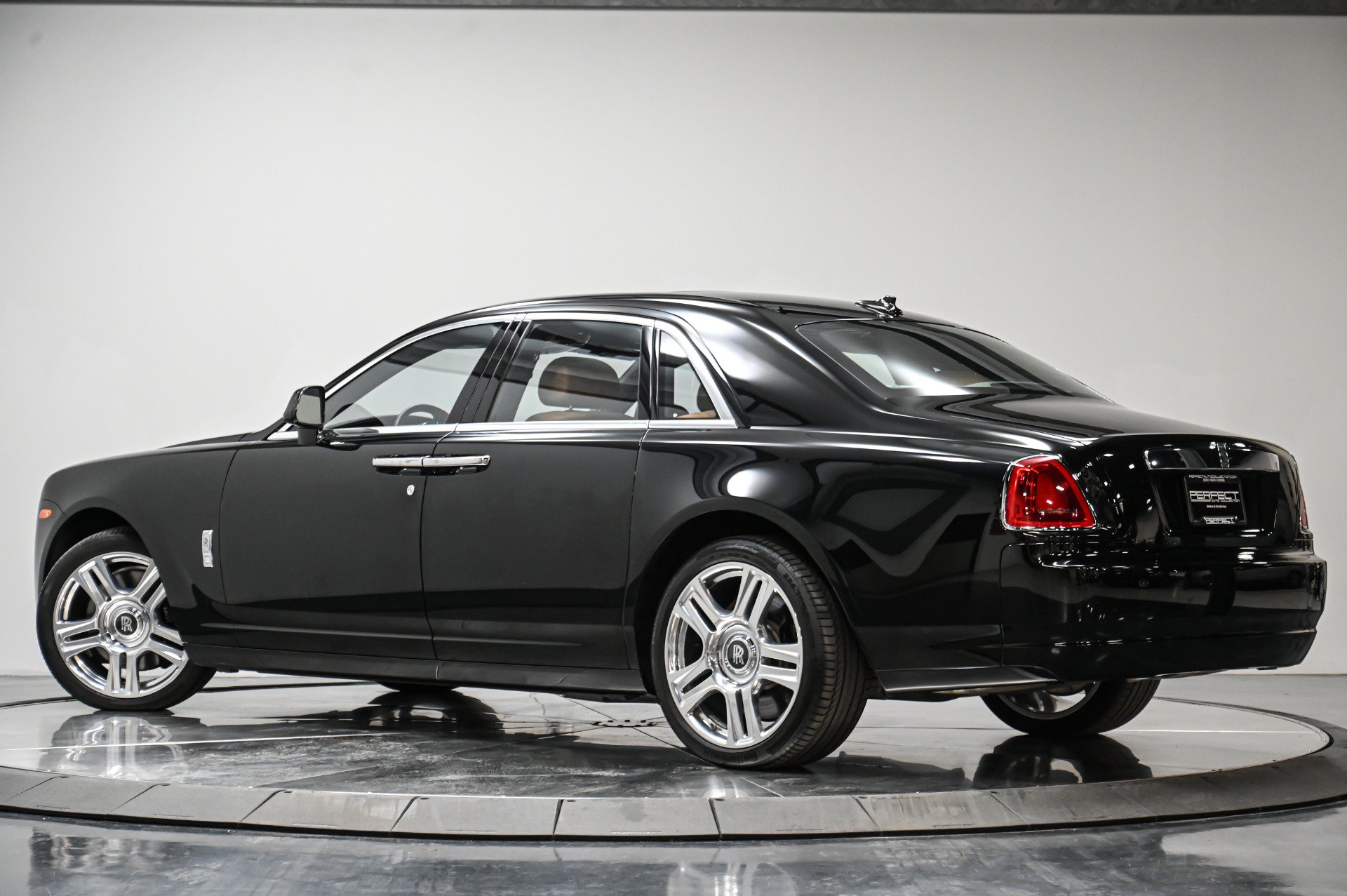 Used 2015 Rolls-Royce Ghost RWD image 61
