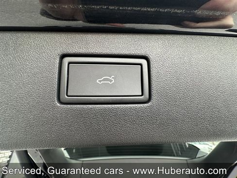 Used 2025 Volkswagen Tiguan SE AWD/4WD image 38