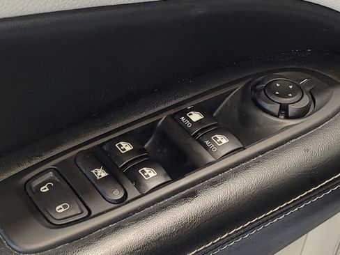 Used 2019 Jeep Compass Latitude w/ Popular Equipment Group FWD image 27