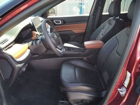 Used 2025 Jeep Compass Limited w/ Elite Group AWD/4WD image 9