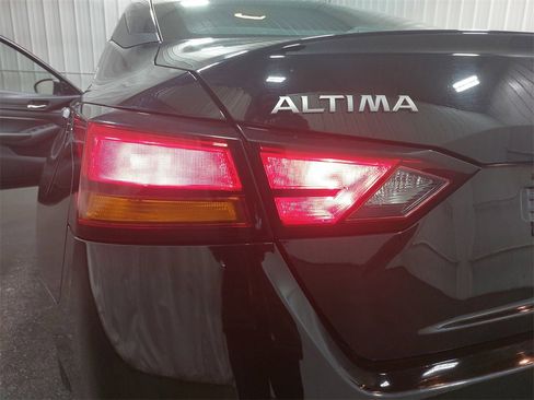 Used 2024 Nissan Altima 2.5 SV image 37