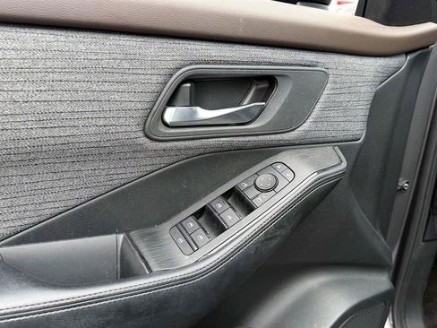 Used 2023 Nissan Rogue SV AWD/4WD image 19