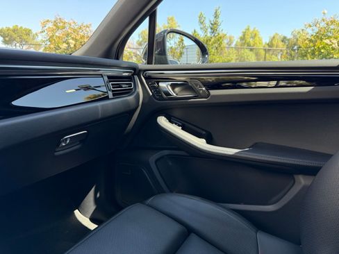 Certified 2026 Porsche Macan AWD/4WD image 23