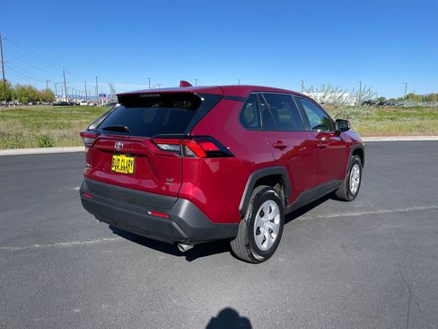 Used 2025 Toyota RAV4 LE AWD/4WD image 3