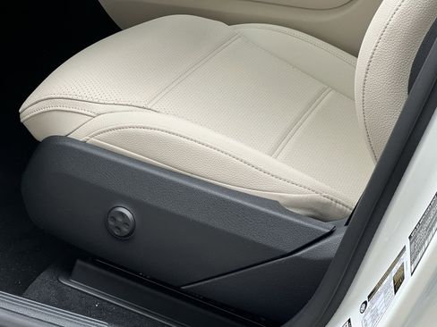 New 2026 Mercedes-Benz GLC 300 4MATIC image 19