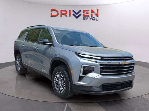 New 2026 Chevrolet Traverse LT w/ Driver Confidence Package FWD image 8