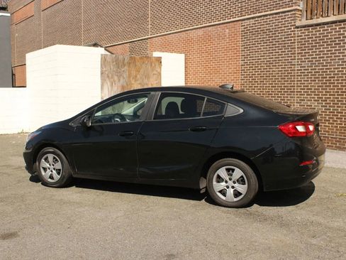Used 2018 Chevrolet Cruze LS FWD image 5