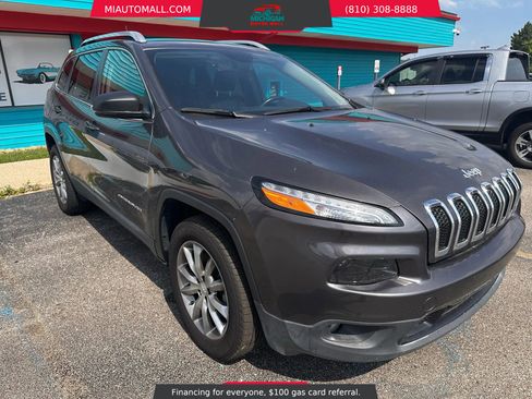 Used 2018 Jeep Cherokee Limited image 2