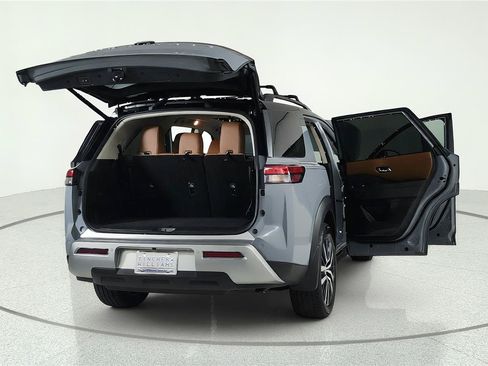 Used 2024 Nissan Pathfinder Platinum FWD image 7