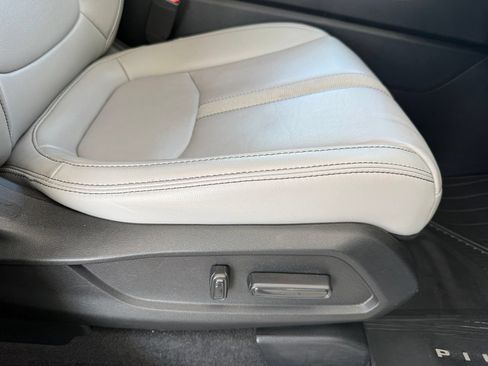 Certified 2025 Honda Pilot EX-L image 33