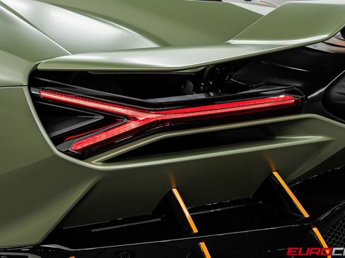 Used 2025 Lamborghini Revuelto AWD/4WD image 26