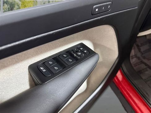 Used 2021 Volvo XC40 T5 Momentum image 28