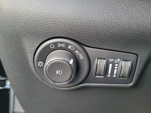 New 2026 Jeep Compass Limited image 12