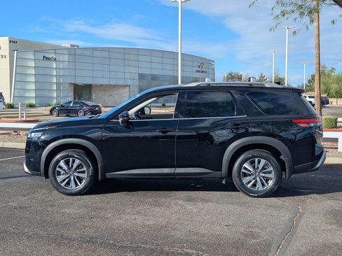 Certified 2024 Nissan Pathfinder SL image 3