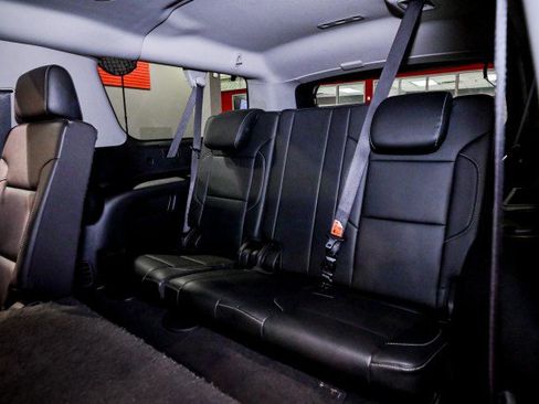 Used 2020 Chevrolet Suburban LT image 25